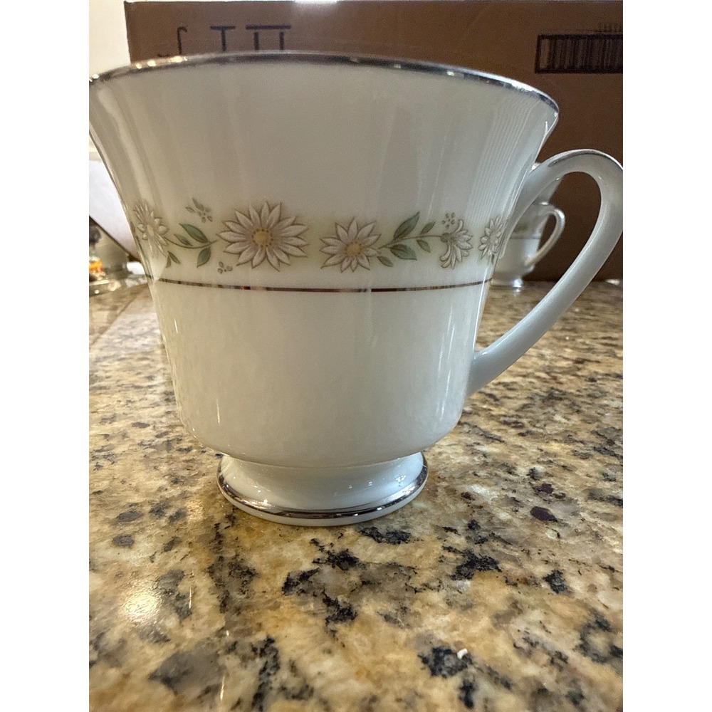 Noritake Trilby 6908 Tea‎ Cup White Daisy Floral Platinum Trim Japan Porcelain